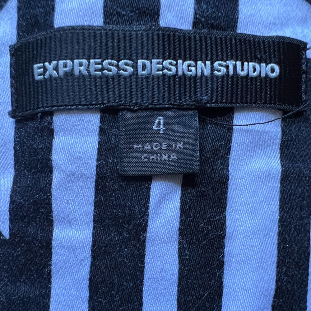 Express Design Studio Geometric Mini Skirt - Picture 3 of 4